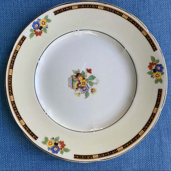W.H. Grindley Ivory England Porcelain 22kt gold Jersey pattern. Bread & Butter - Picture 1 of 6